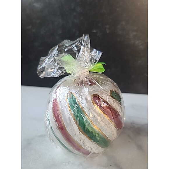 Candy cane Swirl Christmas Candle - Picture 9 of 10